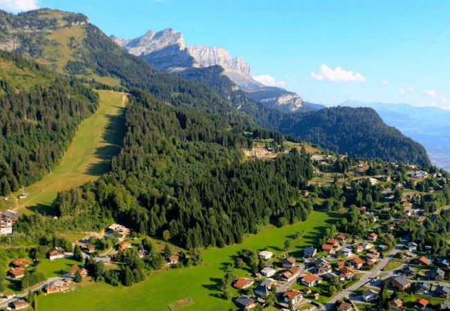 Chalet in Les Carroz d'Arâches - CHBLP - Chalet 4/6 personnes proximité des Carroz Chalet in Les Carroz d'Arâches - CHBLP - Chalet 4/6 personnes proximité des Carroz