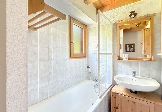 Chalet in Les Carroz d'Arâches - CH143 - Chalet cosy 6 pers. proche télécabine Chalet in Les Carroz d'Arâches - CH143 - Chalet cosy 6 pers. proche télécabine