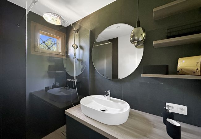 Chalet in Les Carroz d'Arâches - CH402 - Chalet 6 personnes centre village Chalet in Les Carroz d'Arâches - CH402 - Chalet 6 personnes centre village