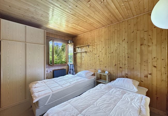 Chalet in Les Carroz d'Arâches - CH402 - Chalet 6 personnes centre village Chalet in Les Carroz d'Arâches - CH402 - Chalet 6 personnes centre village