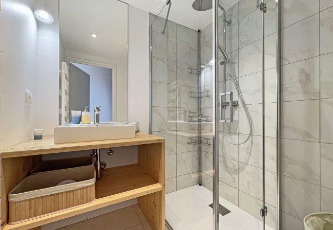 Appartement à Les Carroz d'Arâches - GCB103 - 6 Pièces 10 Pers pieds de pistes Carroz Appartement à Les Carroz d'Arâches - GCB103 - 6 Pièces 10 Pers pieds de pistes Carroz