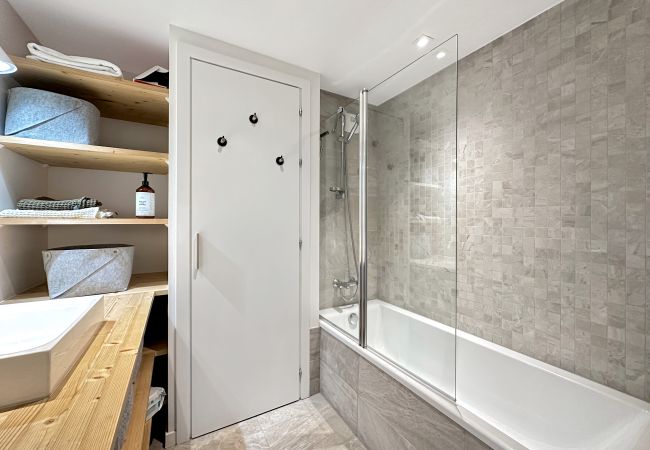 Appartement à Les Carroz d'Arâches - GCE305 - 3 Pièces 4/5 Pers Skis aux Pieds Appartement à Les Carroz d'Arâches - GCE305 - 3 Pièces 4/5 Pers Skis aux Pieds