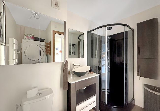 Appartement à Les Carroz d'Arâches - PE262 - 4/6 personnes proximité centre village Appartement à Les Carroz d'Arâches - PE262 - 4/6 personnes proximité centre village